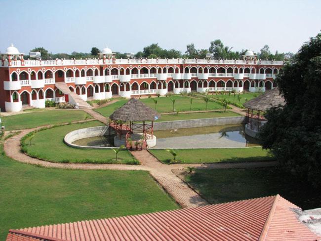 Aum Health Resort Vadodara Exterior foto