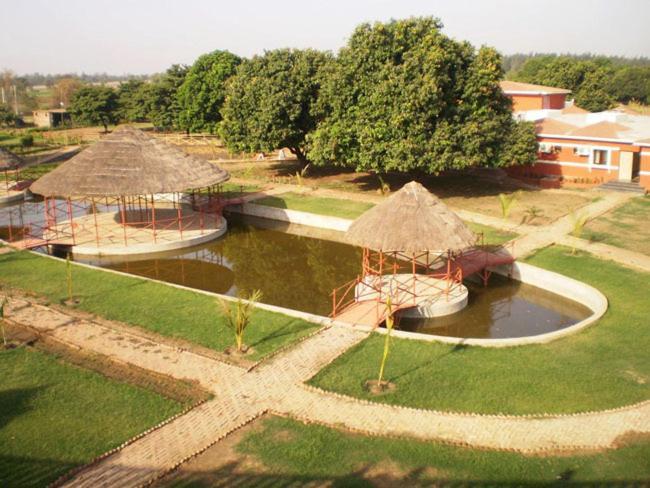 Aum Health Resort Vadodara Exterior foto