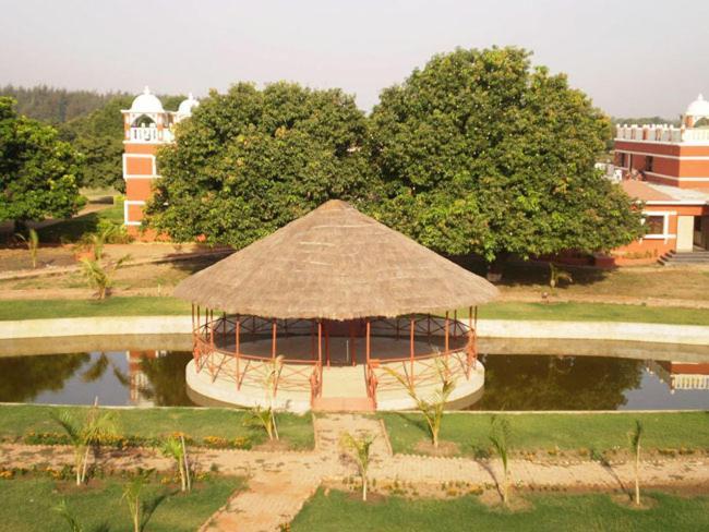 Aum Health Resort Vadodara Exterior foto