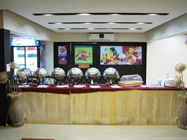 Aum Health Resort Vadodara Exterior foto