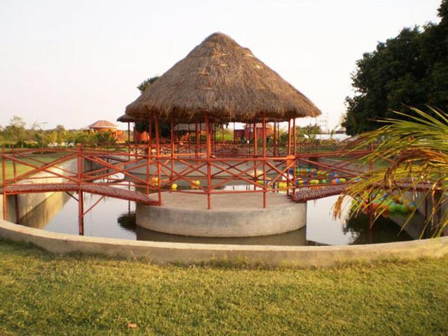 Aum Health Resort Vadodara Exterior foto